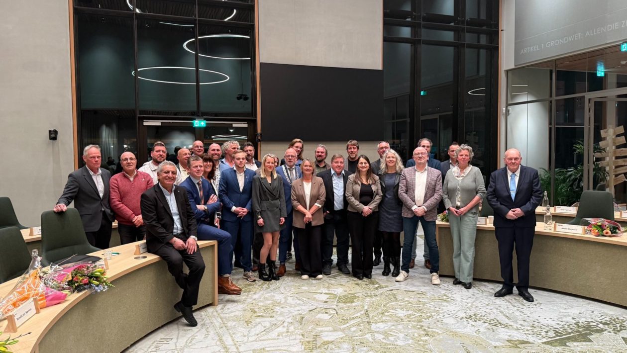 Alle nieuwe raadsleden van de gemeente Rheden Foto: Martin Slijper