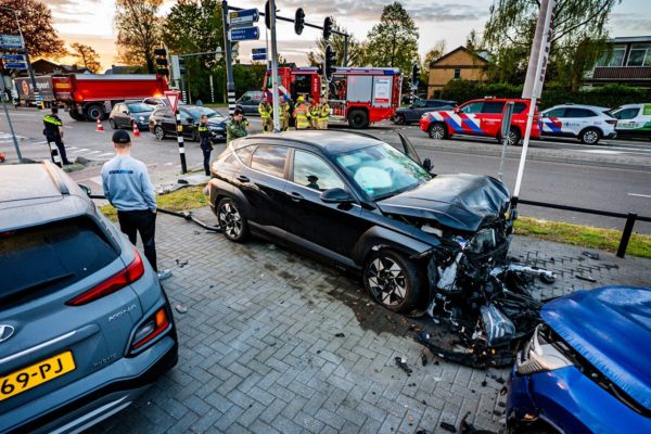 Gewonde bij botsing op N348 Foto: Persbureau Heitink