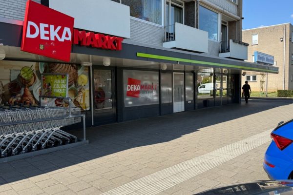 Extra pakketautomaat voor Rheden bij Dekamarkt Foto: Martin Slijper