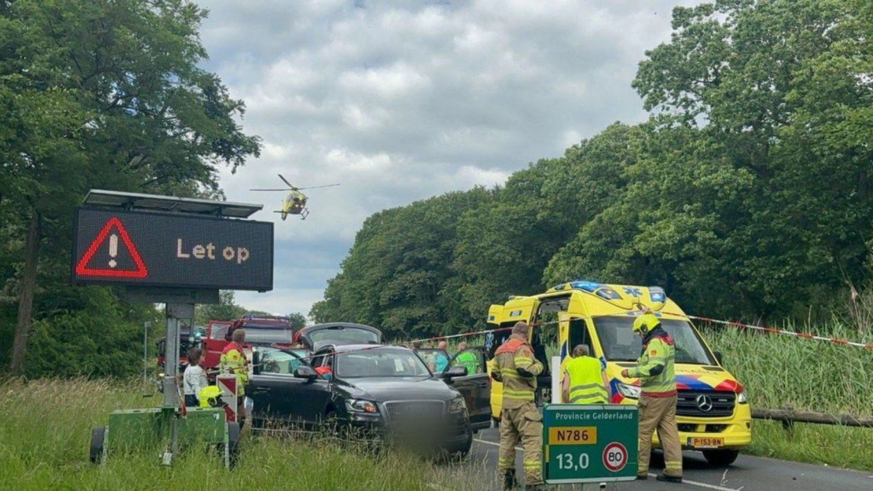 De hulpdiensten ter plekke Foto: Persbureau Heitink