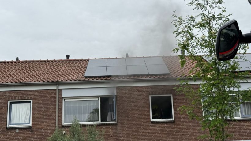 Woning in Velp binnen zwaar beschadigd na keukenbrand Foto: Studio Rheden