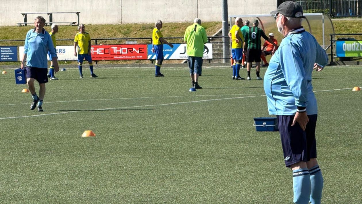 Walking voetbaltoernooi voor 50-plussers in Dieren Foto: Andre Verschoor
