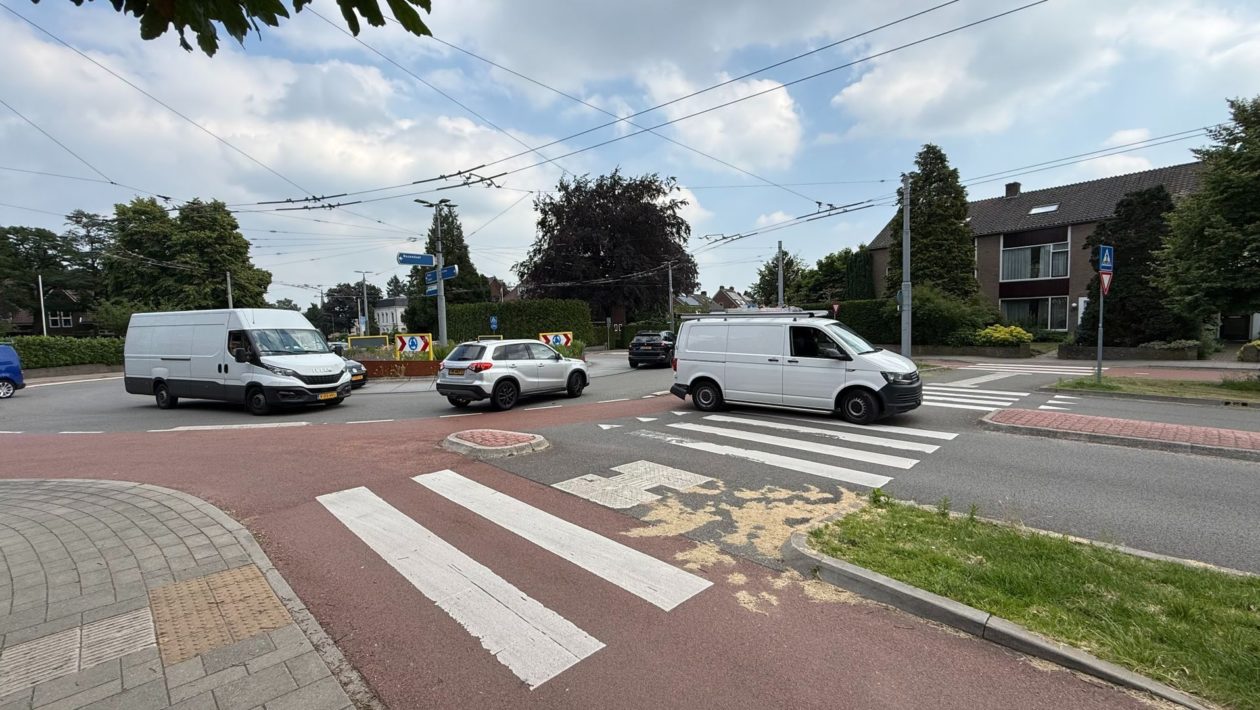 Kop-staartbotsing zorgt voor files Foto: Martin Slijper
