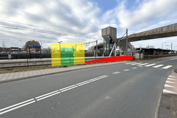 Treinstation Dieren met groot hek Foto: Martin Slijper
