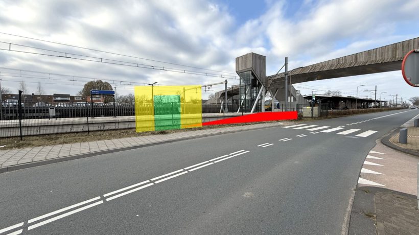 Treinstation Dieren met groot hek Foto: Martin Slijper