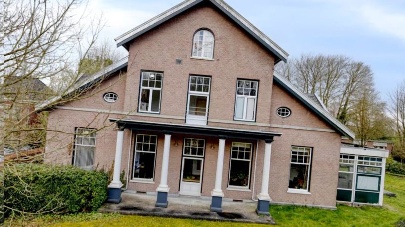 Oudste gemeentehuis van Rheden Foto: Rheden