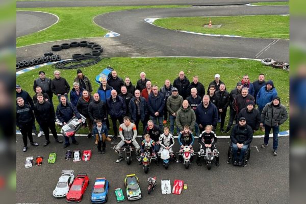 De leden van de Eerste Velpse Modelbouwclub Foto: Omroep Gelderland