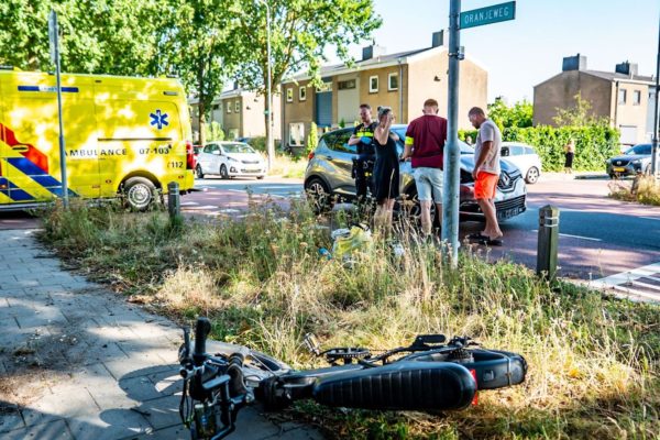 Tweetal op fatbike gewond na botsing met auto Foto: Persbureau Heitink