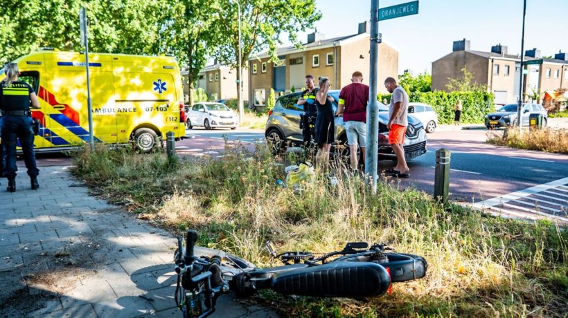 Tweetal op fatbike gewond na botsing met auto Foto: Persbureau Heitink