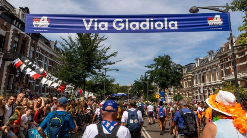 Ingezonden: Gemeentehuis of clubhuis? Foto: Vierdaagse Nijmegen Via Gladiola / Rheden