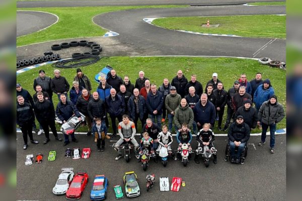 De leden van de Eerste Velpse Modelbouwclub Foto: Omroep Gelderland