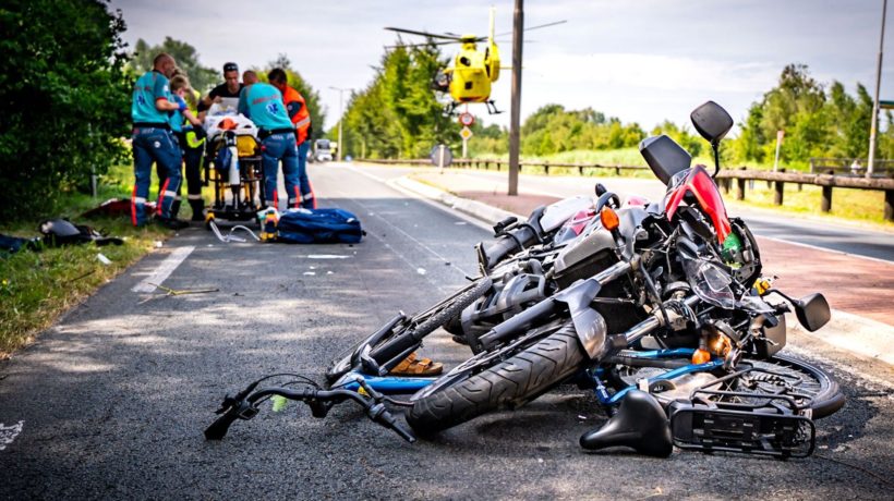Drama op Kanaalweg: fietser zwaargewond na botsing met motor Foto: Persbureau Heitink