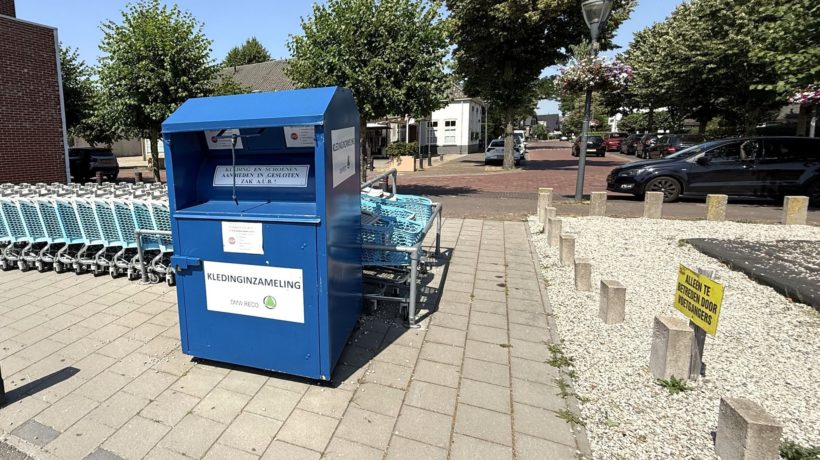 Weer kledingcontainer zonder vergunning geplaatst in Rheden Foto: Studio Rheden