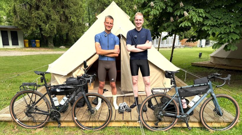Twee vrienden uit Dieren fietsen 1.600 kilometer naar de Noordkaap voor ALS-onderzoek Foto: Wouter Doornbos en Ruben Maresch