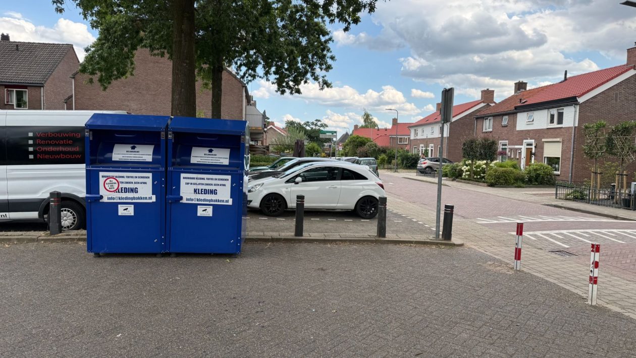 Opnieuw illegale kledingcontainer in Rheden Foto: Martin Slijper