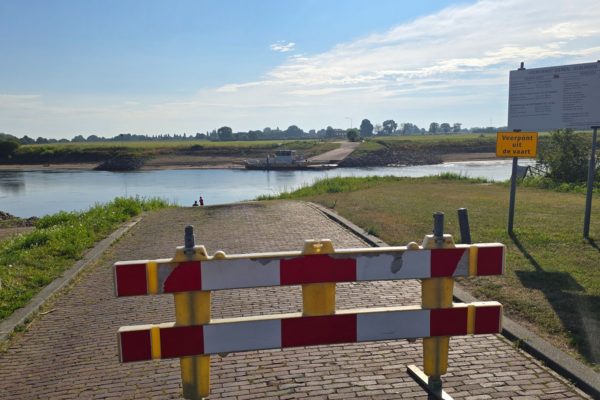IJssel staat uitzonderlijk laag Foto: Studio Rheden