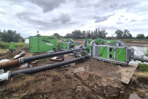 Noodpomp bij Dieren kan Apeldoorns Kanaal niet meer van water voorzien Foto: Waterschap Vallei en Veluwe