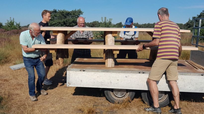 Nieuwe picknicktafel bij Brandtoren Foto: Rozendaalse Bedriegertjes