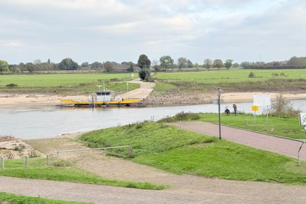 Veerpont tussen Dieren en Olburgen Foto: Martin Slijper