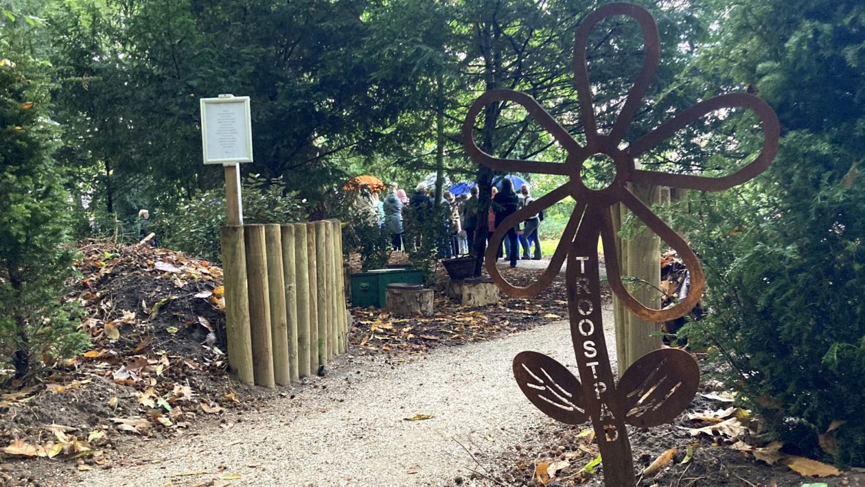 Troostpad bij Hospice Rozenheuvel in Rozendaal geopend Foto: Aranka Gorisse