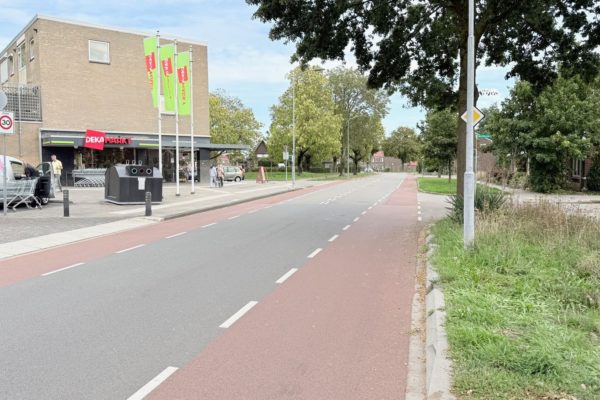 Bewoner vraagt opnieuw aandacht voor verkeersveiligheid Oranjeweg Foto: Martin Slijper