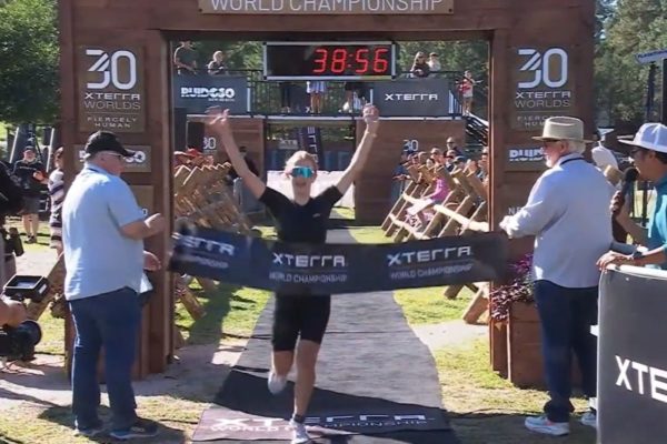 Nina Tjallingii uit De Steeg wereldkampioen Xterra Foto: YouTube