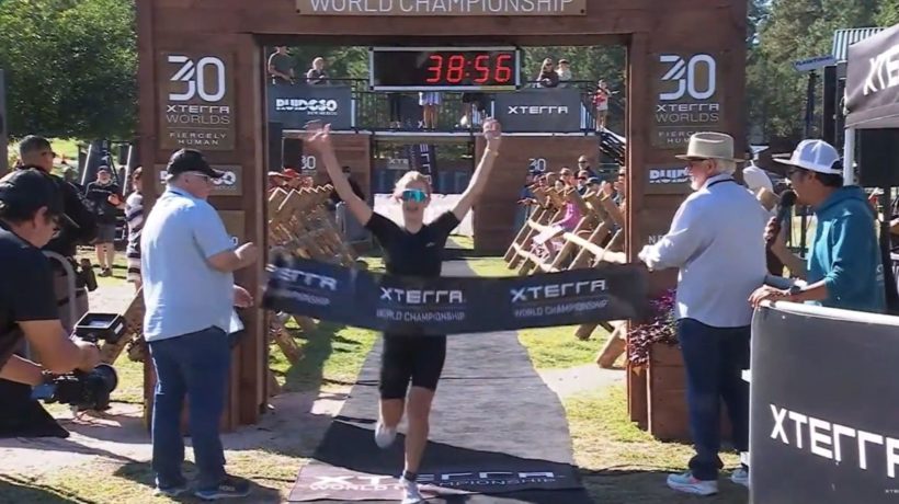 Nina Tjallingii uit De Steeg wereldkampioen Xterra Foto: YouTube