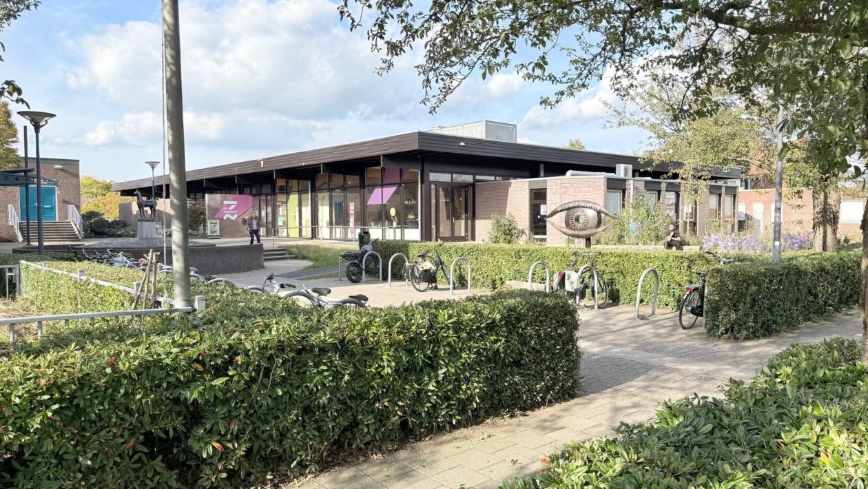 Bibliotheek De Zoomerij in De Bundel aan het Ericaplein in Dieren Foto: Martin Slijper